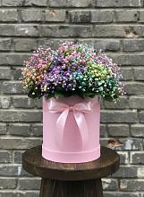 Цветочная композиция из Гипсофила и Розы в шляпной коробке в Краснокумском