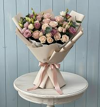 Букет цветов из:  Розы и Лизиантусы в Краснокумском