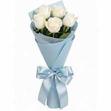 Букет 5 Белых роз Проуд в Краснокумском