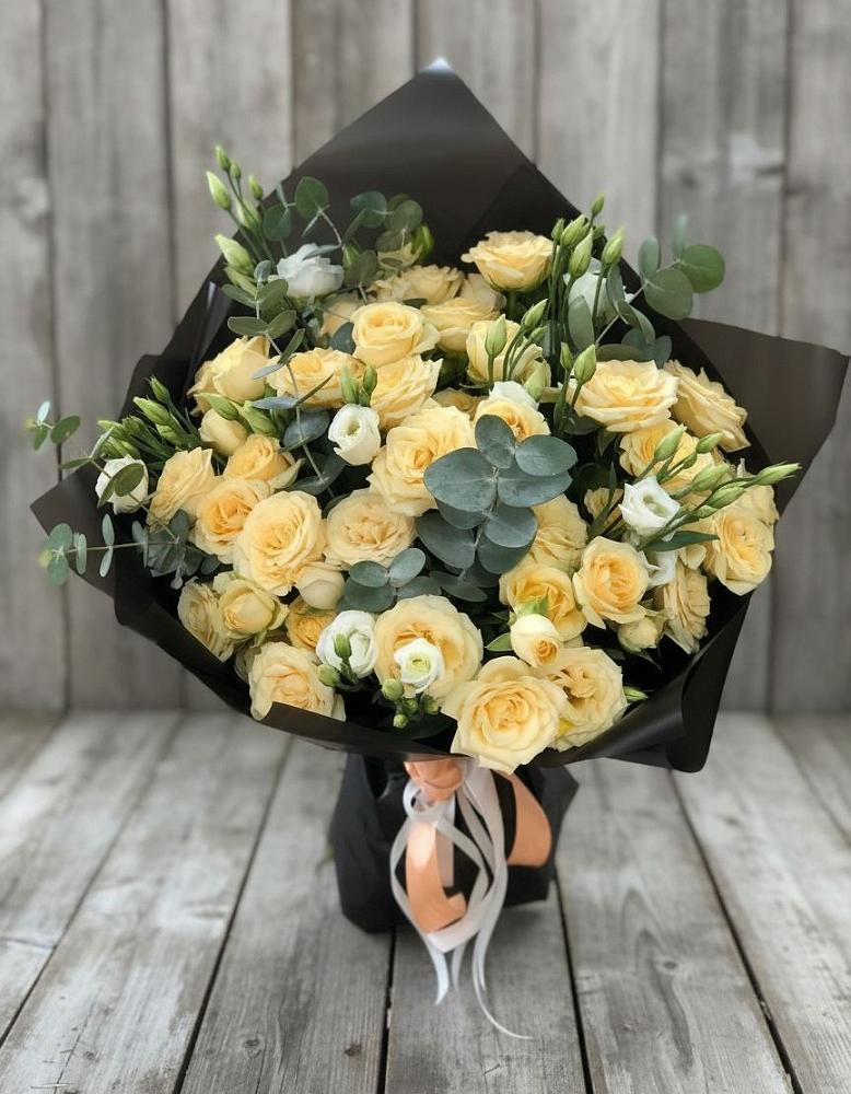 Букет цветов из: Розы и Лизиантусы в Краснокумском