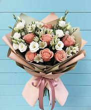 Букет цветов из:  Розы, Альстромерии и Лизиантусы в Краснокумском