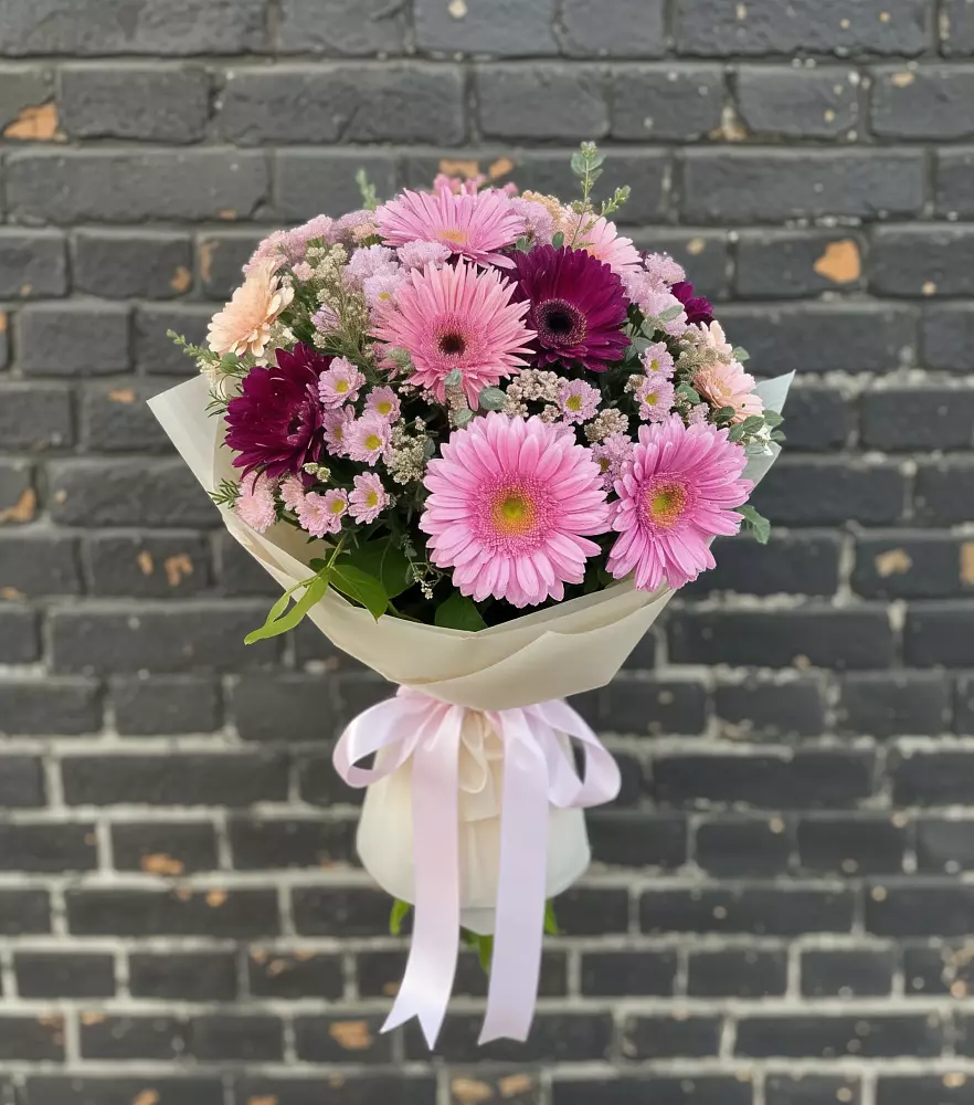 Букет цветов из: Герберы и Хризантемы в Краснокумском