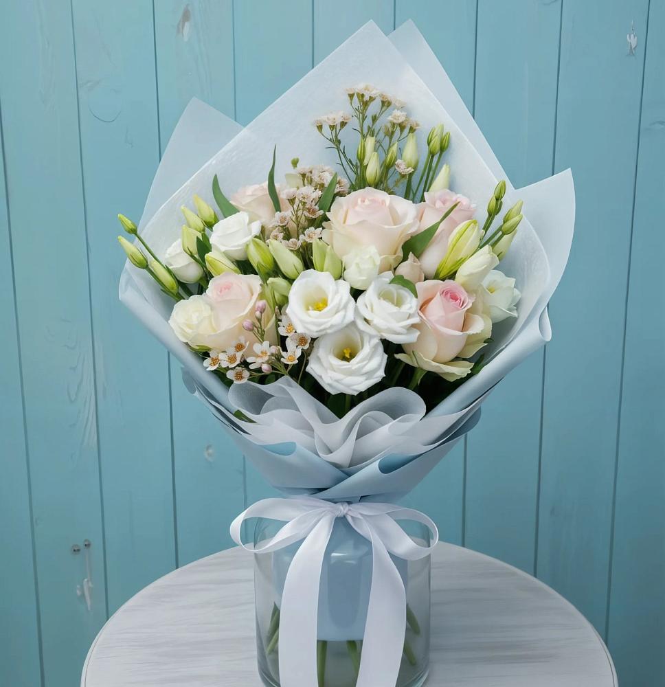 Букет цветов из: Розы и Лизиантусы в Краснокумском