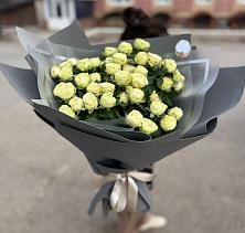 Букет Белые кустовые розы Солинеро в Краснокумском