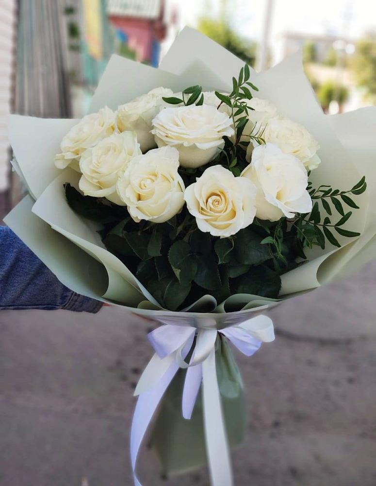 Букет Белые розы Проуд в Краснокумском