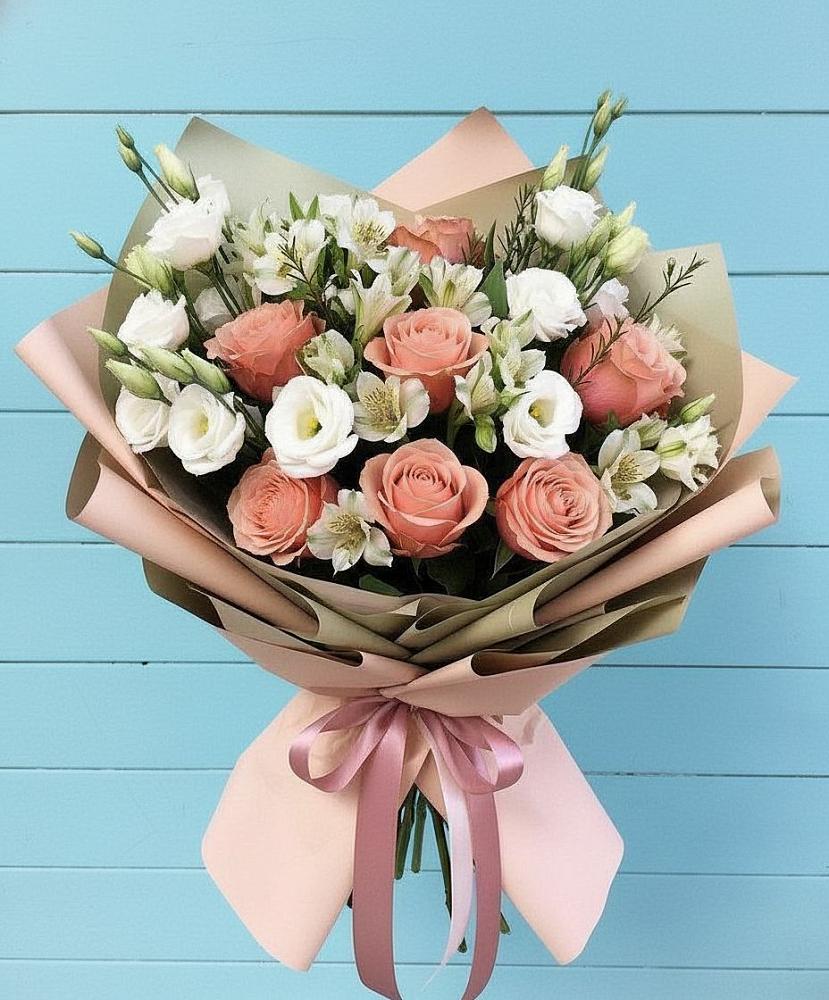 Букет цветов из: Розы, Альстромерии и Лизиантусы в Краснокумском