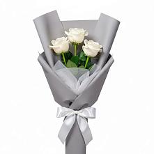 Букет 3 белые розы в Краснокумском