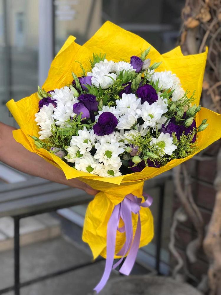 Букет цветов из: Ирисы, Хризантемы и Ромашки в Краснокумском