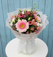 Букет цветов из:  Герберы, Альстромерии и Лизиантусы #REPLACE_PRED# Краснокумском