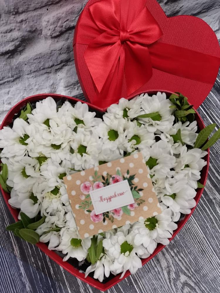 Цветочная композиция из Хризантемы в виде сердца в Краснокумском