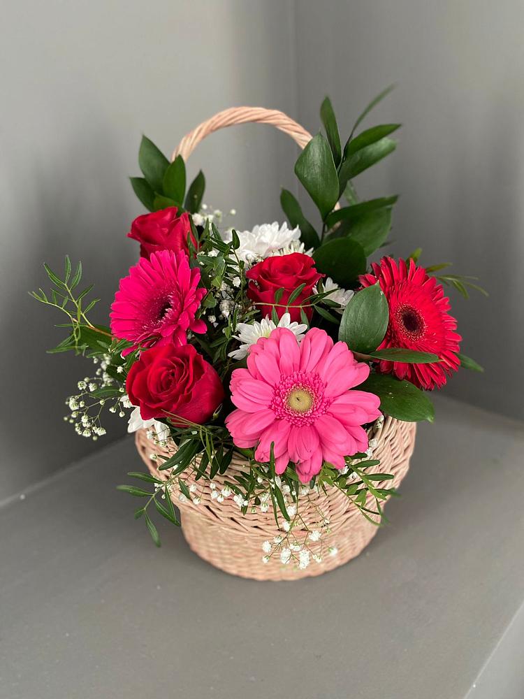 Цветочная композиция из Розы, Хризантемы и Герберы в корзине в Краснокумском