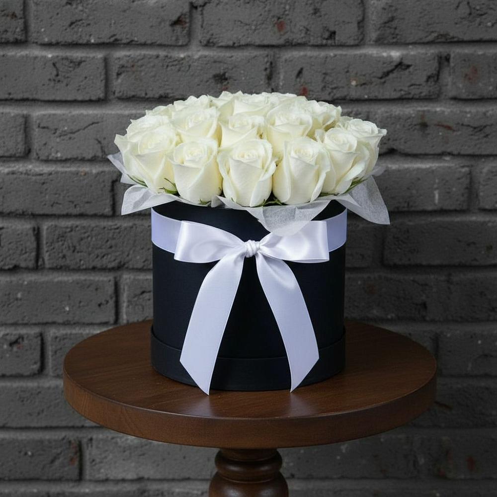 Цветочная композиция из Розы в шляпной коробке в Краснокумском