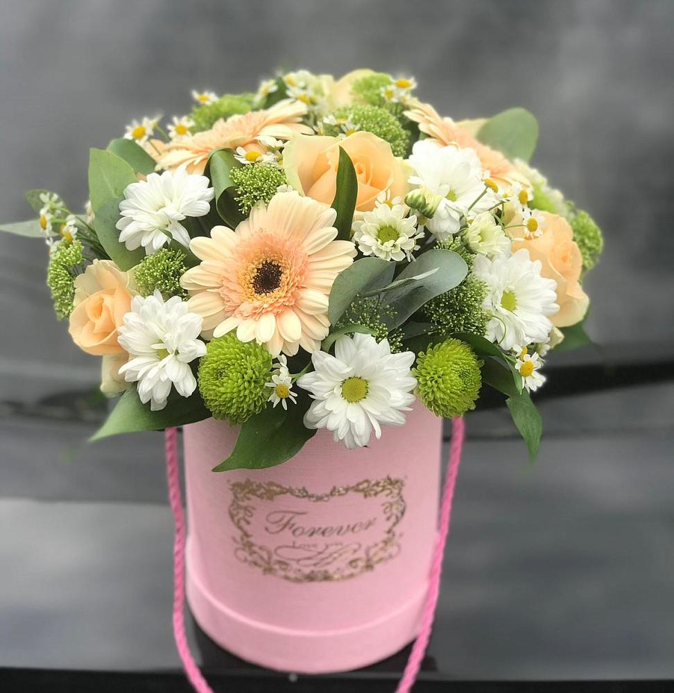 Цветочная композиция из Розы, Герберы и Хризантемы в шляпной коробке в Краснокумском