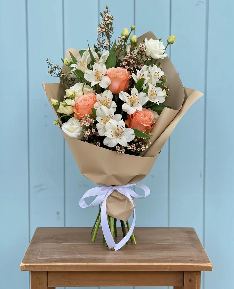 Букет цветов из: Альстромерии, Лизиантусы, Розы и Хризантемы в Краснокумском