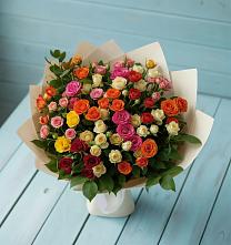Букет Микс из разноцветных кустовых роз в Краснокумском