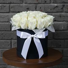 Цветочная композиция из Розы в шляпной коробке в Краснокумском