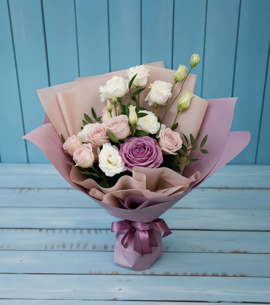 Букет цветов из: Розы и Лизиантусы в Краснокумском